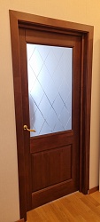 Дверь из ольхи Элегия махагон со стеклом