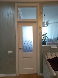 Двери межкомнатные с фрамугой из стекла