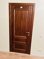 Дверь из дуба классическая Аристократ дуб медовый